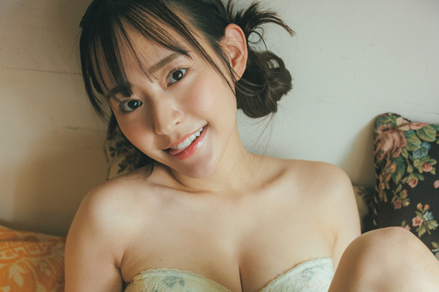 高崎かなみ、“フレンチドール”をテーマに撮り下ろし！メリハリのある“完璧ボディ”を披露 画像