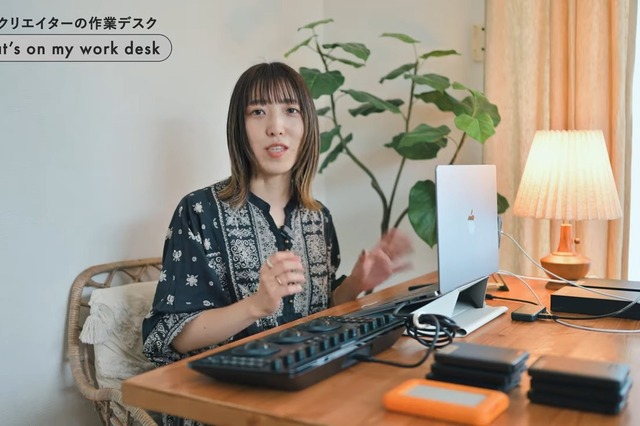 【デスクツアー】家中どこでも仕事場に！固定デスクを持たない映像クリエイターのこだわり作業環境 画像