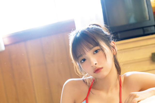 一ノ瀬瑠菜、“ちょい悪ガールの昼下がり”をグラビアで表現！『アップトゥボーイ』40周年記念号の限定版表紙を飾る 画像