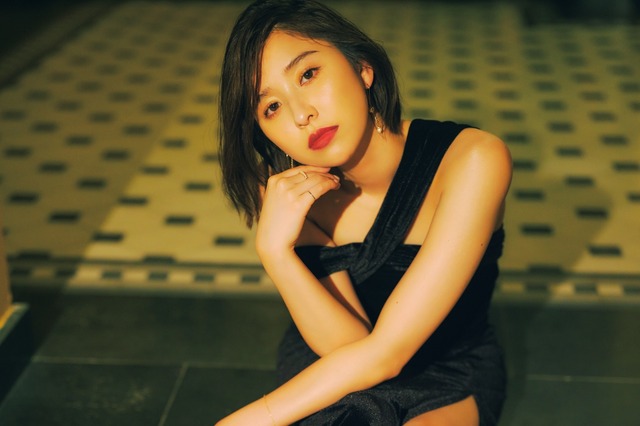 ももクロ・玉井詩織、初写真集2冊のデジタル限定版が発売決定！大人の魅力あふれる新カット公開 画像