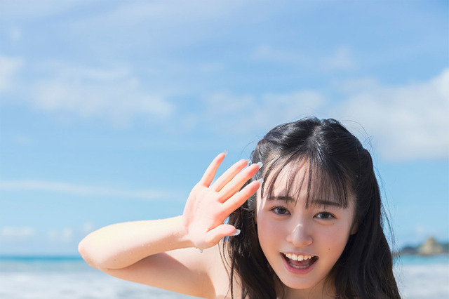 “全鳥取県民の妹”白濱美兎、海浜浴場で圧巻のプロポーション披露！デジタル写真集の誌面カット公開 画像