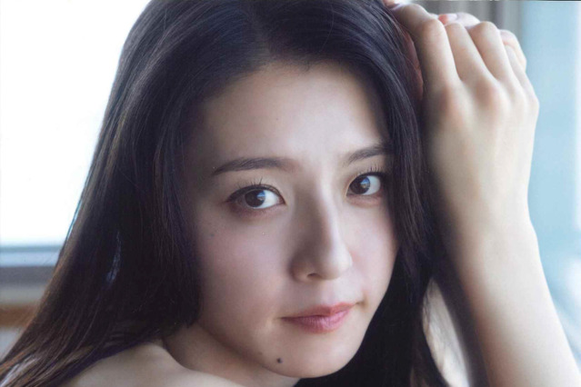 “ハイキック女子”宮原華音、30歳の誕生日に初写真集発売決定！ 愛犬との秘蔵カットも収録 画像