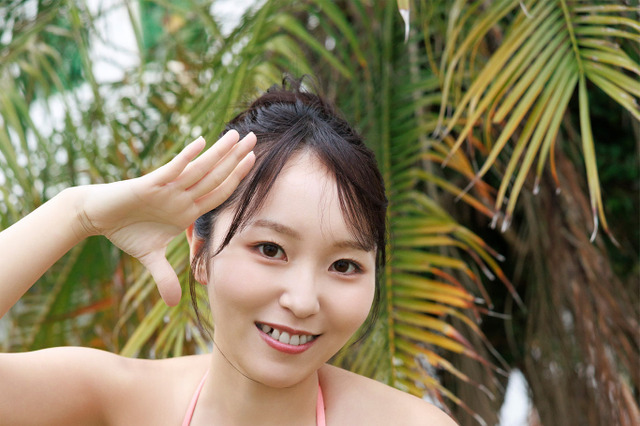 歯科衛生士・るか、豊満なバストを披露！沖縄舞台のデジタル写真集誌面カット公開 画像