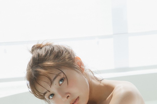 寺本莉緒、オーストラリアの高級ホテルで入浴ショット！2nd写真集カバー＆裏表紙公開 画像