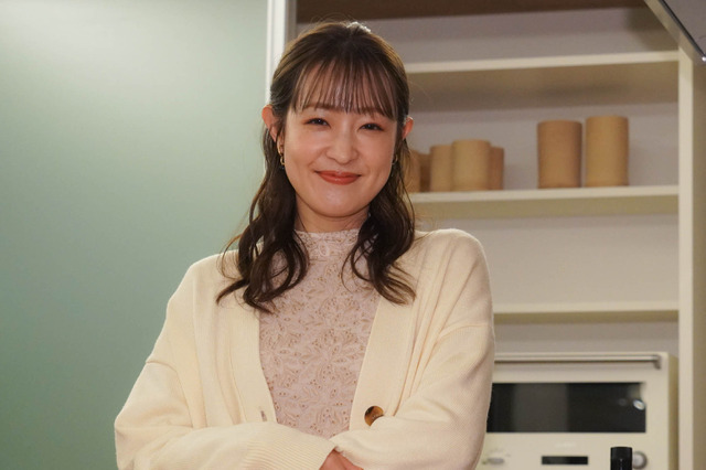 大沢あかね、ショートボブの近影公開！胸元のぞく白レース姿に反響 画像