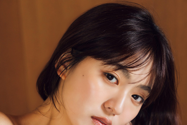 元ウルトラマンヒロイン・豊田ルナ、大人っぽくセクシーなグラビアを披露！ 画像