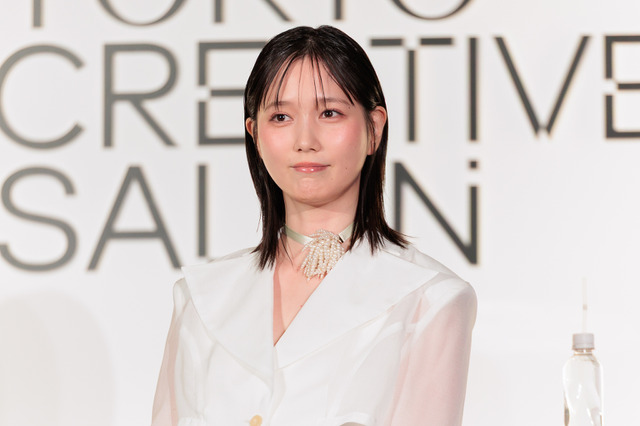 本田翼「ファッションの文化を残したい」」純白衣装姿で登場 画像