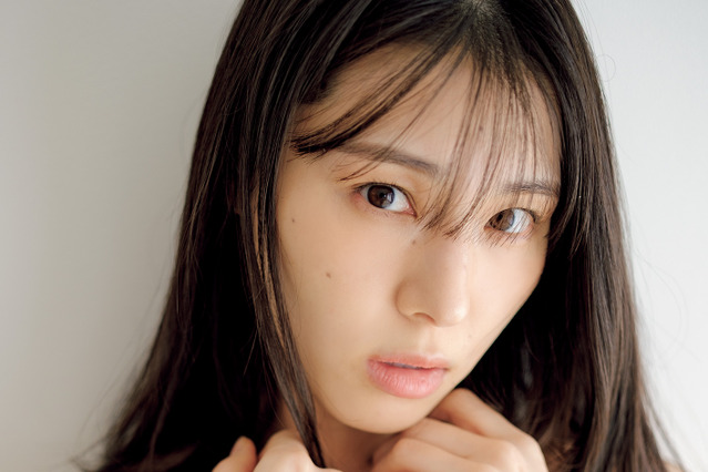 元乃木坂46・相楽伊織との“お試し同棲”を覗き見！春の新生活グラビアを披露 画像