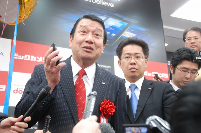 NTTドコモ、スマートフォン「Xperia」販売開始!予約は5万台 画像