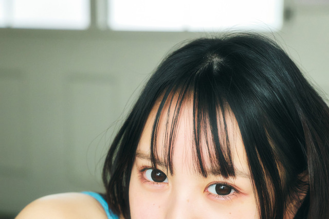 浜辺ゆりな、色白マシュマロボディ&上目遣いのキュートなショットを披露！ 画像