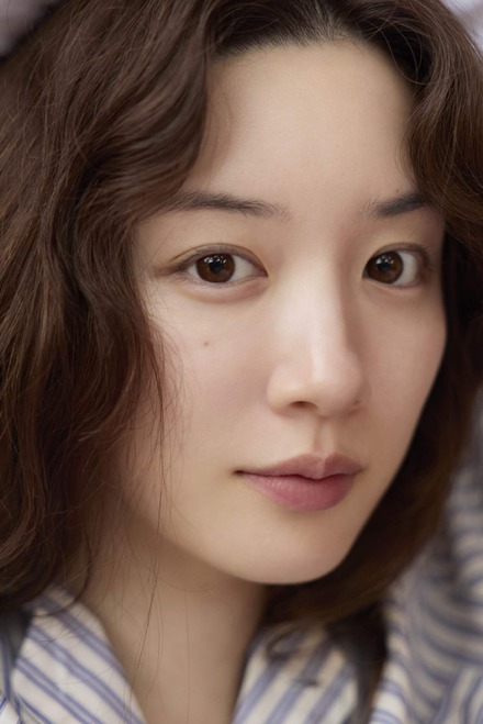 永野芽郁 フォトブック&スタイルブック スペシャルBOX「MAGNOLIE」©️SDP(撮影:伊藤彰紀(フォトブック)/熊木優(スタイルブック))