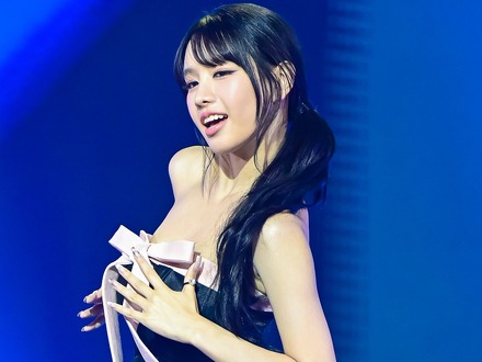 アイドルらしからぬ“貫禄ボディ”…ナッティ、穴あきVネックから圧巻ボリューム「わあ！」「ゲキアツ」