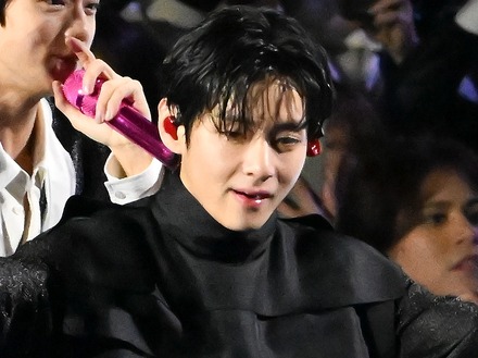 BTS・V、父の夢を継ぎトップスターへ「父は夢が叶わなかった、僕は叶った」