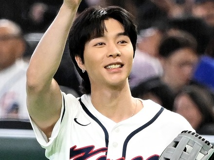 東京ドームに続きソウルでも！“WBC始球式”務めたジャニー、豪快なピッチングを披露【独自写真】