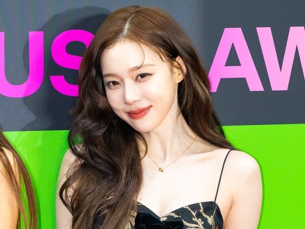 上も下も…aespa・ウィンター、真っ白な攻め衣装で健康美を披露！強烈な雰囲気に「落ち着け」