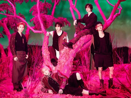 TOMORROW X TOGETHER、非現実的な森で“幻想的ビジュアル”…新AL最後のコンセプトフォト公開