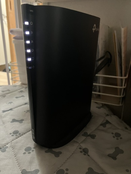 導入したTP-Link Archer AX3000。WANポートは1Gbps対応だが、応答速度の安定性を重視した選択だ