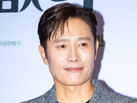 「妹についてきただけなのに…」先輩俳優が明かしたイ・ビョンホンのデビュー秘話