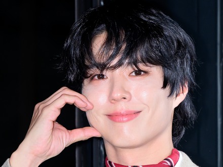 4月に放送を終えたばかり…俳優パク・ボゴム、冠番組の新シーズン制作決定!理容師として活躍