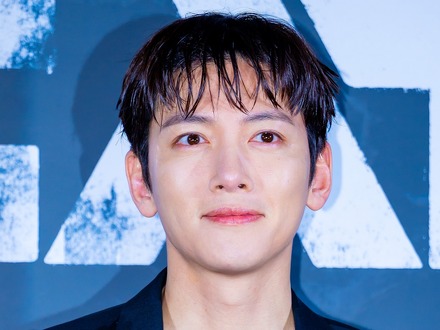 俳優チ・チャンウク、輝きを増すばかりの美貌…ジャケット＆濡れた質感の髪で制作報告会に登場