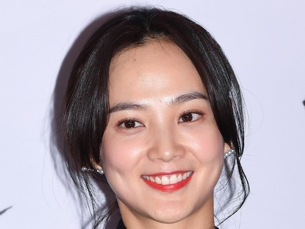 日本での子供への“不親切な対応”に苦言の過去も…韓国女優、結婚11周年に息子交えた記念写真公開