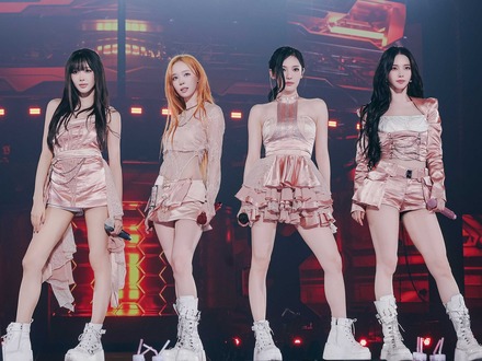 aespa、初ドームツアーが大阪で開幕!アニメ「キルアオ」OP曲のパフォーマンスを初披露