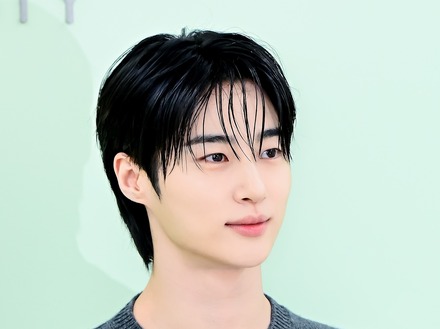 「見た目は国宝級なのに、演技はロボットだ」 ビョン・ウソク『21世紀の大君夫人』で噴き出した“演技力”不安