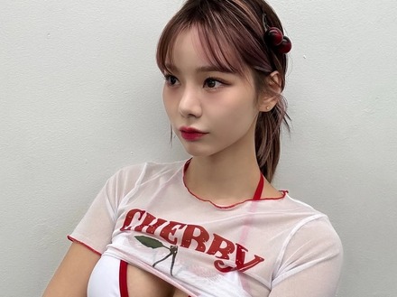 ポロリ危機も?韓国で“最もグラマラスな芸人”、DM殺到したビキニ写真の裏側公開「わざと下部を…」