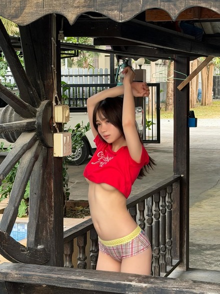 （写真は池本しおりの公式インスタグラムから）※所属事務所に掲載許諾をもらっています