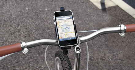 TUNEMOUNT Bicycle mountの取り付けイメージ（iPhoneは別売）