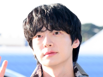 “バツイチ”韓国俳優、結婚式関連の話題で気まずい空気に…『花男』女優とドロ沼離婚