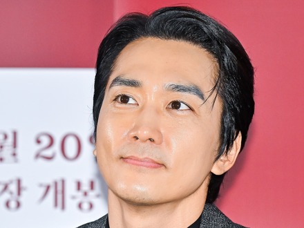 “韓流四天王第2世代”俳優ソン・スンホン、長髪姿に視線釘付け！新作で落ちぶれたスター演じる