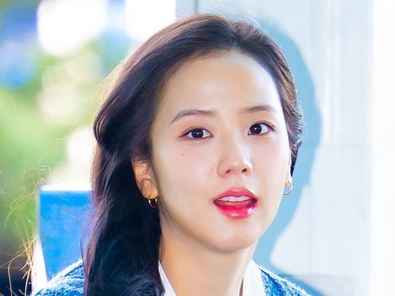 作品が返却されずBLACKPINK・ジスを“盗人”と批判…騒動についてデザイナー本人が釈明