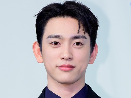 GOT7・ジニョン、ソロアルバム発売の節目に温かい善行 子ども音楽教育支援のため5000万ウォン寄付