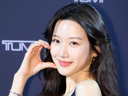 “ほぼ全部見えている”衣装が話題になった女優ムン・ガヨン、チャウヌ事務所に移籍?「前向きに検討中」