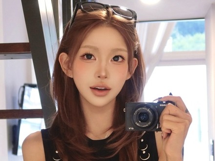 国民的女優だった“亡き母”の墓前へ…父は元巨人投手、韓国インフルエンサーが結婚式目前の近況公開