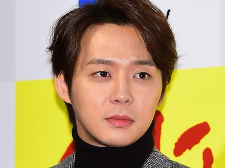 韓国で活動できない元東方神起・ユチョン、日本で“デレデレ状態”に…思わず夢中になった相手とは?