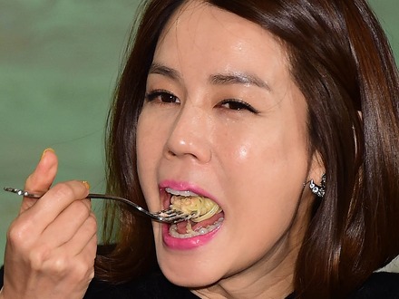 「30分も待たされ、料理も生臭かった」日本の食事を酷評した韓国女優、リハビリの様子を公開
