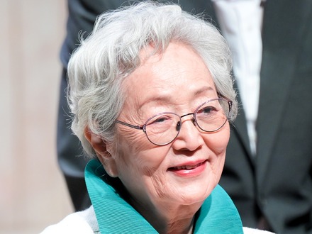 韓国大御所女優、長年闘病中だった元アナウンサーの夫を亡くす…享年89歳、66年連れ添う
