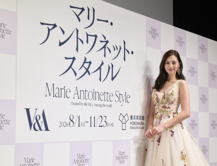 中条あやみ、マリー・アントワネットを意識したドレスで登場!