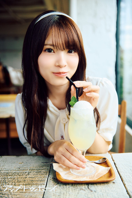 乃木坂46・森平麗心の新連載がスタート!表参道カフェデートに初挑戦!
