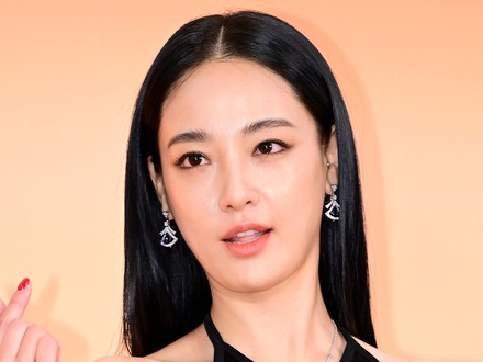 G-DRAGONと複数回の熱愛説の元韓国アイドル、むくんだ顔で整形疑惑浮上？「注射は…」