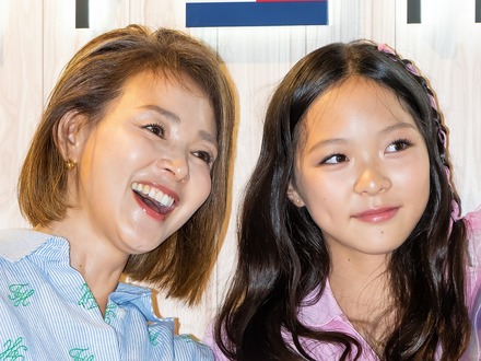 まるで姉妹!SHIHOと娘のチュ・サランが「トミーヒルフィガー」のイベントに登場、圧巻のスタイル