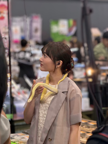 ヘビ好きの福田愛依、爬虫類の祭典「九州爬虫類フェス」に初参戦し「テンション爆上がりでした!!」