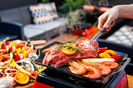豪華伊勢海老や本格BBQ串など贅沢なメニューラインナップ