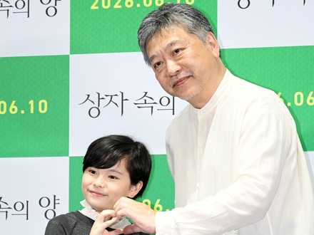 桒木里夢は“初韓国”！綾瀬はるか、千鳥・大悟主演『箱の中の羊』を引っ提げ是枝監督が1年ぶり訪韓