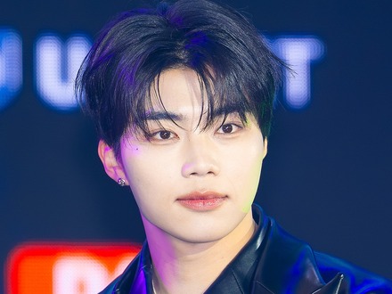 ZEROBASEONEパク・ゴヌク、ファンサイン会での“抽選操作”に謝罪