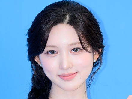 「スマホより本」IVE・ガウル、“読書好きアイドル”の一面披露！寝る前のルーティン明かす