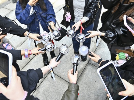 メンバーが脱退しても返金不可? K-POPファンクラブ規約に韓国当局がメス、問われる“ファン軽視”の構図