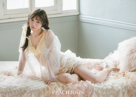 Look05 美谷間をメイクする、上品総レース